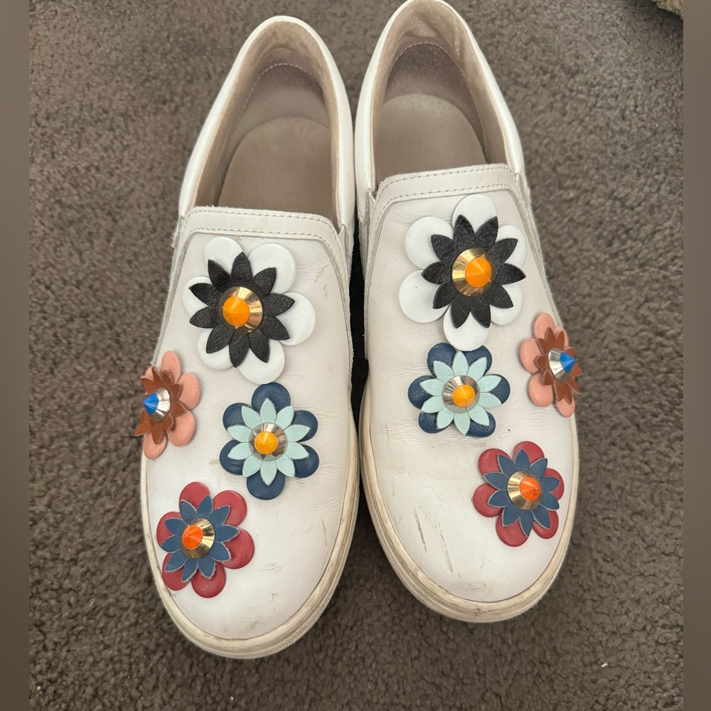 NEED A CUTE PAIR OF LOAFERS??! ONLY $30?!?